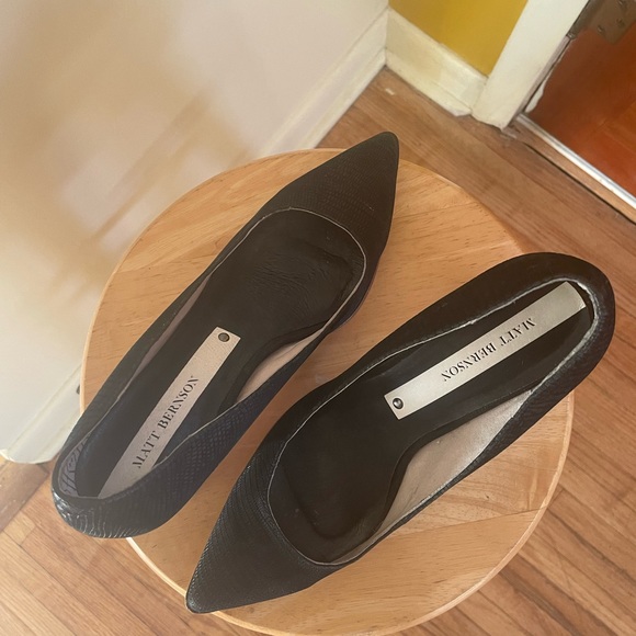 Matt Bernson Snake Embossed Pointed Black Heel - Picture 2 of 6